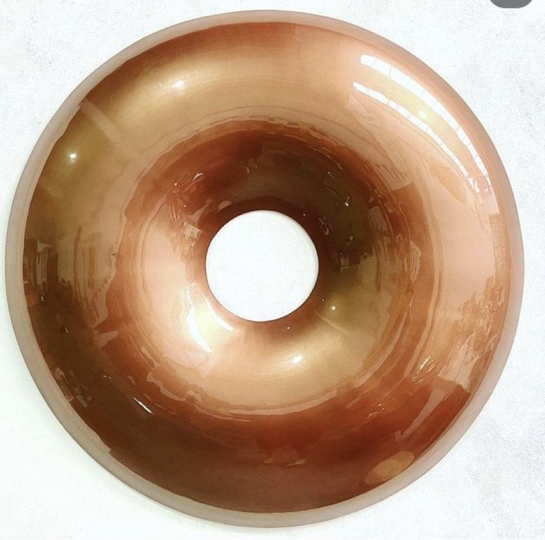 Escultura metálica de dona - Image 1